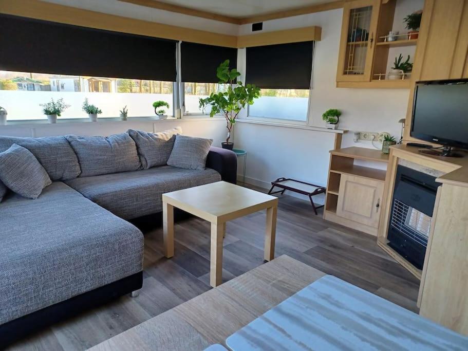 Chalet 14 Met Airco Familiecamping De Tien Heugten Schoonloo Drenthe Extérieur photo