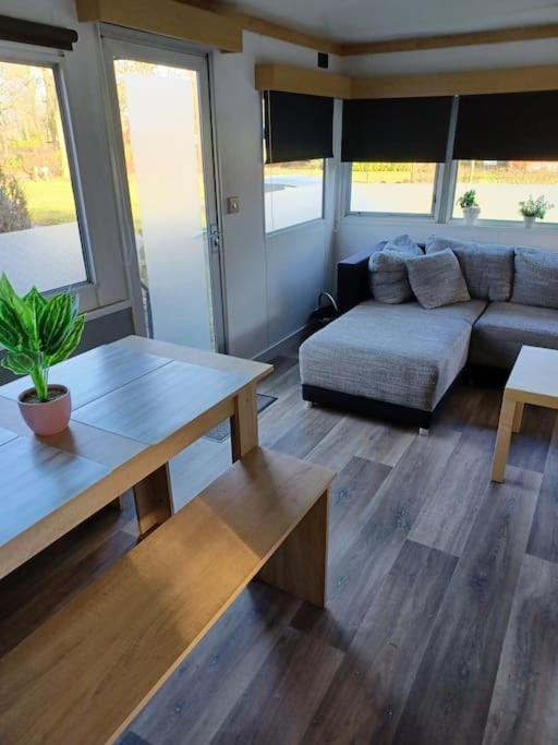 Chalet 14 Met Airco Familiecamping De Tien Heugten Schoonloo Drenthe Extérieur photo